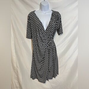 Motherhood Maternity Geometric Black and White Midi Dress